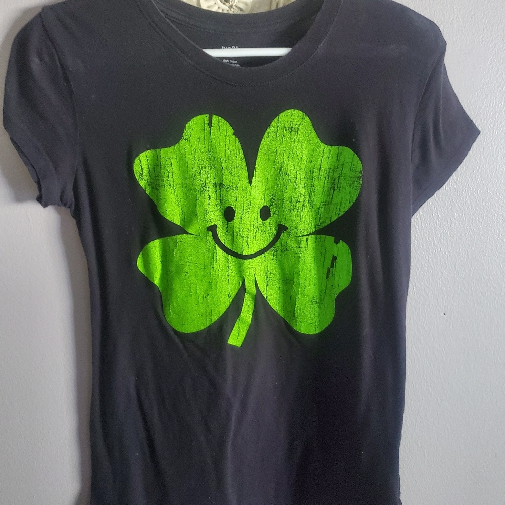 Shamrock rue 21 xl shirt